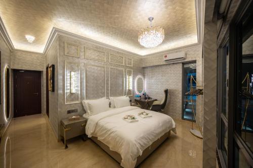 regis by ritz imago mall loft b