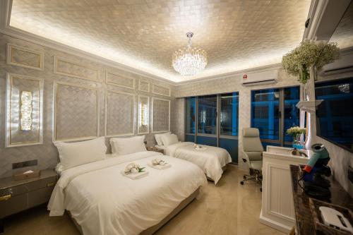 regis by ritz imago mall loft b