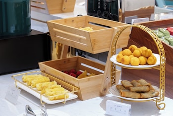 xana deluxe international hotel guangzhou east railway station branch free shuttle bus to canton fair complex during canton fair period