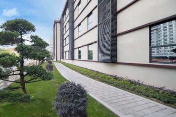 xana deluxe international hotel guangzhou east railway station branch free shuttle bus to canton fair complex during canton fair period