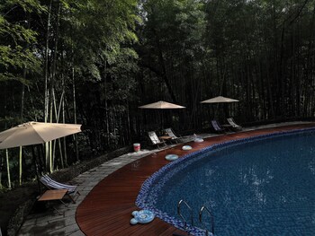 Yunshangjia Qianzhutang Guesthouse,,3 star