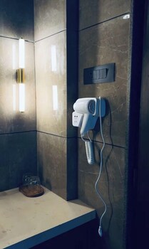 the s luxurious stays