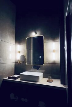 the s luxurious stays