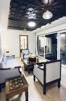 the s luxurious stays