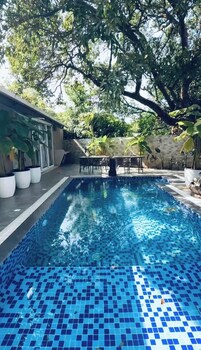 the s luxurious stays