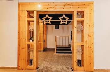 premium hotel blue p i n e palace
