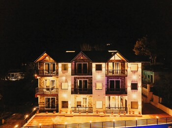 Premium Hotel Blue P-I-N-E Palace,,3 star