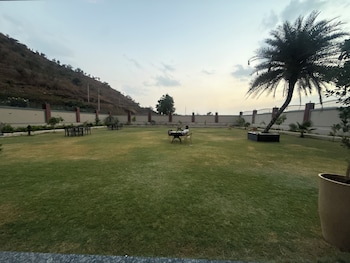 kapish farms by kavya international