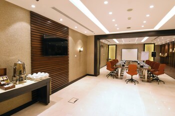 best plus aurora hotel