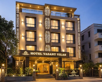 Roomshala Vasant Villas- Ilbs Hospital,,3 star