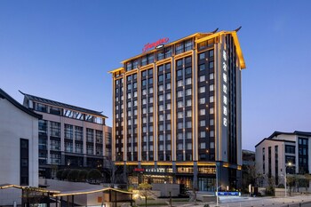 hampton by hilton dehua