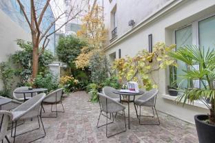 a la villa des artistes