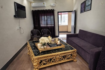 Hotel Kichha Embassy,,3 star