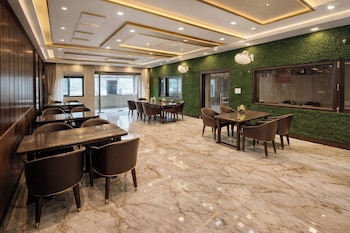Hotel Kichha Embassy,,3 star