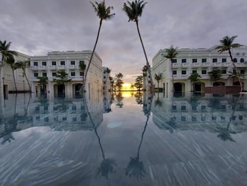 Bigland Waterfront Hotel,,2 star