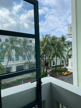 bigland waterfront hotel