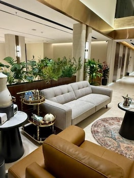 rich lobby hotel hail