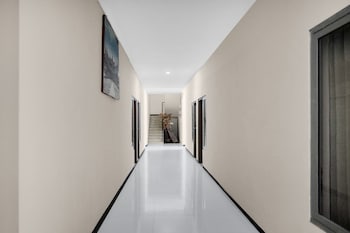Townhouse Oak Polamas Residence,,2 star