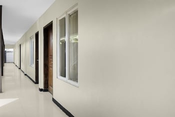 Townhouse Oak Polamas Residence,,2 star