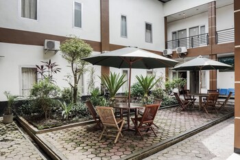 townhouse oak polamas residence
