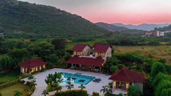 raas stays by elivaas 4bhk villa