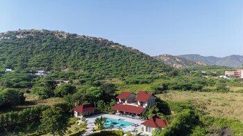 raas stays by elivaas 4bhk villa