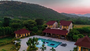raas stays by elivaas 4bhk villa