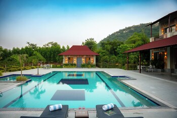 raas stays by elivaas 4bhk villa