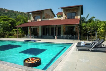 raas stays by elivaas 4bhk villa