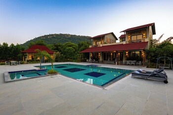 raas stays by elivaas 4bhk villa