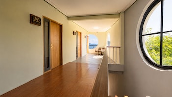 inn room hotel bajo