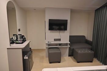 bilton premium luxury hotel koramangala