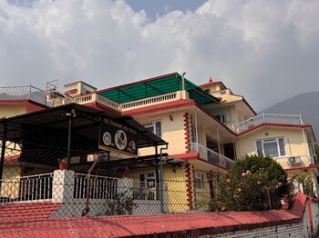 555 Home Stay And Restaurant,,3 star