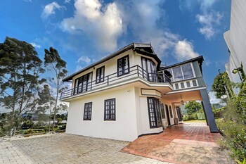 alaya stays cleft 3bhk with garden