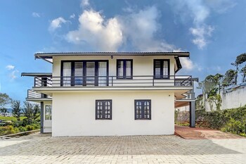 alaya stays cleft 3bhk with garden