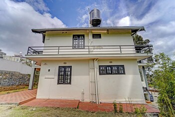 alaya stays cleft 3bhk with garden