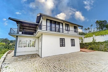 alaya stays cleft 3bhk with garden