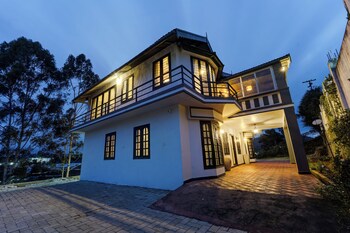 alaya stays cleft 3bhk with garden