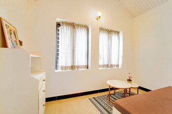 alaya stays cleft 3bhk with garden