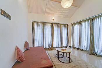 alaya stays cleft 3bhk with garden