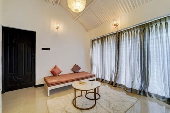 alaya stays cleft 3bhk with garden
