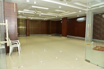 hotel emirates case