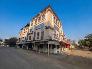 shree omkar hotel