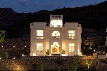 elivaas mandovar mountain valley retreat