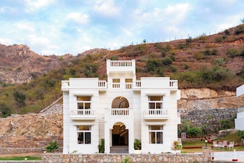 elivaas mandovar mountain valley retreat