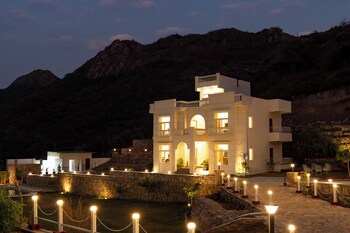 elivaas mandovar mountain valley retreat