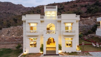 elivaas mandovar mountain valley retreat