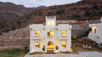 elivaas mandovar mountain valley retreat