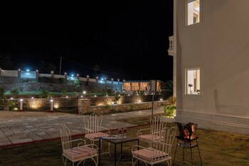 elivaas mandovar mountain valley retreat
