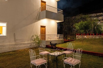 elivaas mandovar mountain valley retreat